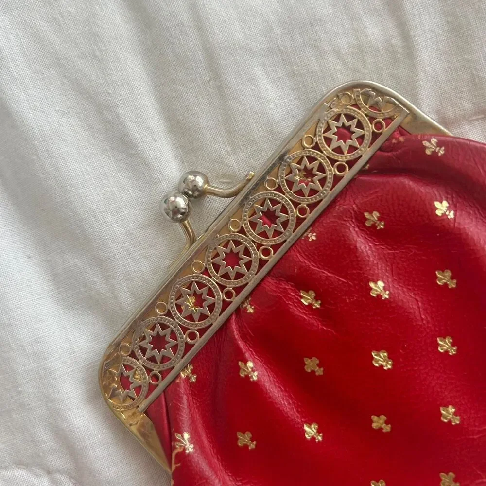 Beautiful Vintage Italian Leather Fleur de Lis Red & Gold Kisslock Coin Purse